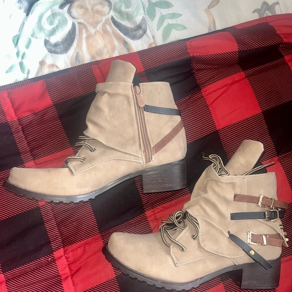 Ankle boots - Picture 2 of 2